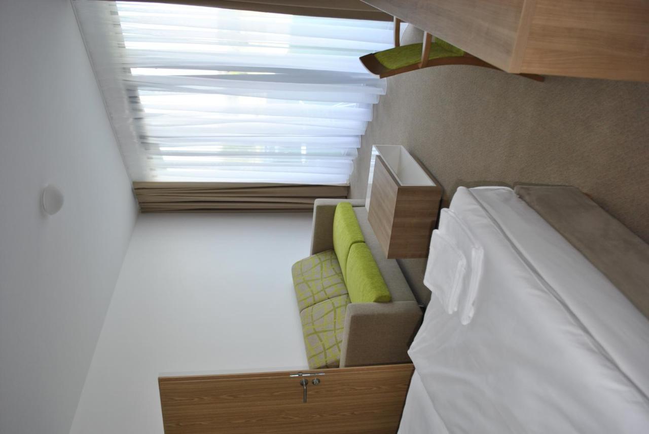 Hotel Golf Jezera Ostrožská Nová Ves Zewnętrze zdjęcie