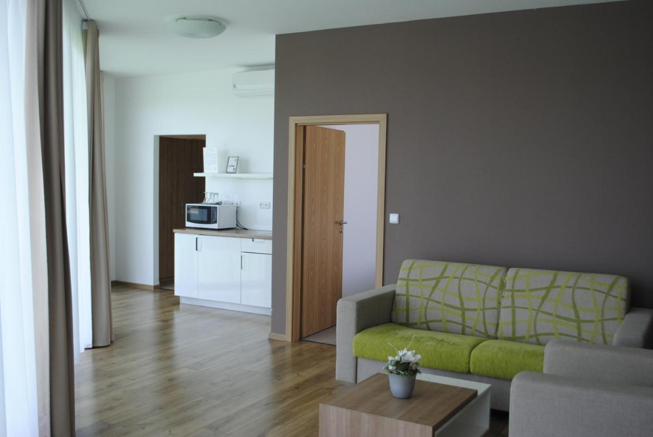 Hotel Golf Jezera Ostrožská Nová Ves Zewnętrze zdjęcie