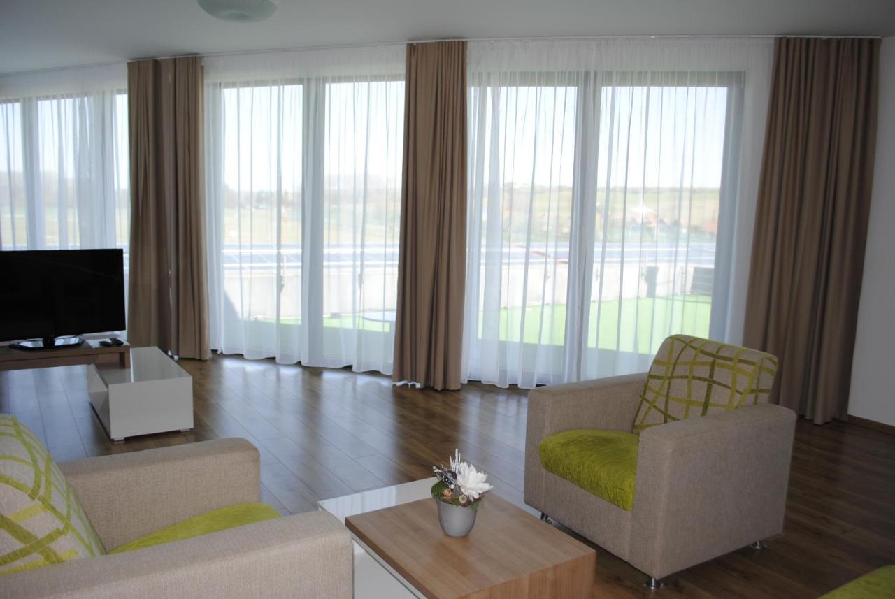 Hotel Golf Jezera Ostrožská Nová Ves Zewnętrze zdjęcie