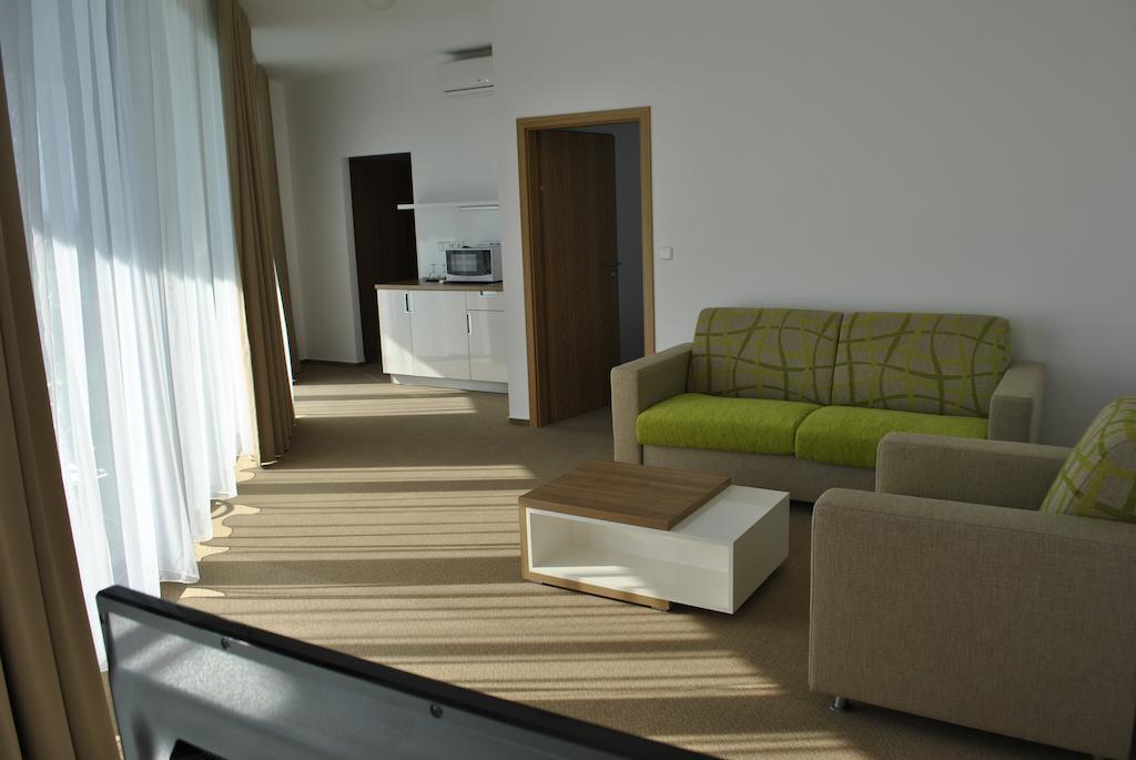 Hotel Golf Jezera Ostrožská Nová Ves Zewnętrze zdjęcie