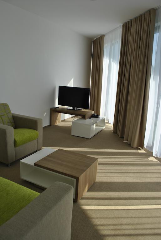 Hotel Golf Jezera Ostrožská Nová Ves Zewnętrze zdjęcie