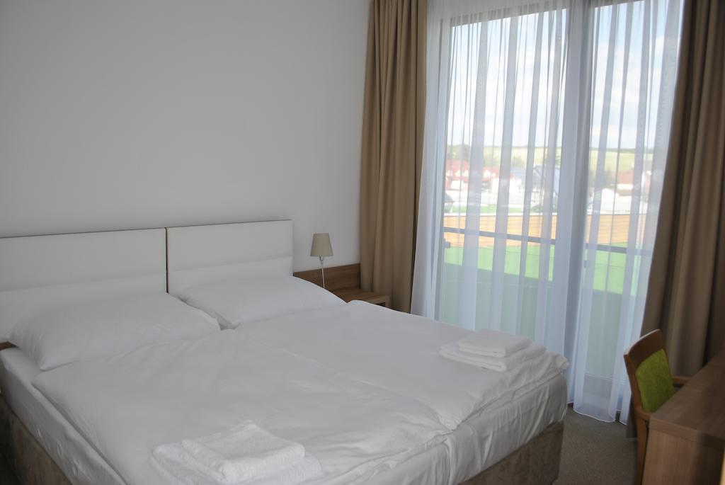 Hotel Golf Jezera Ostrožská Nová Ves Zewnętrze zdjęcie