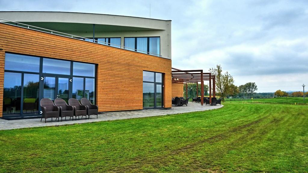 Hotel Golf Jezera Ostrožská Nová Ves Zewnętrze zdjęcie
